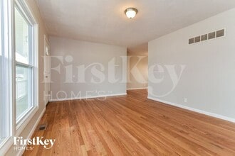 370 Falcon Dr in Florissant, MO - Building Photo - Building Photo