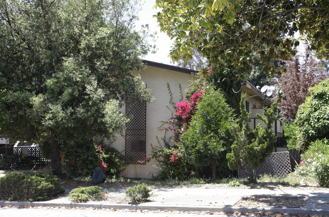 3865 Almond Ave in Fremont, CA - Foto de edificio - Building Photo