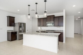 17837 W Pinnacle Vista Dr in Surprise, AZ - Building Photo - Building Photo