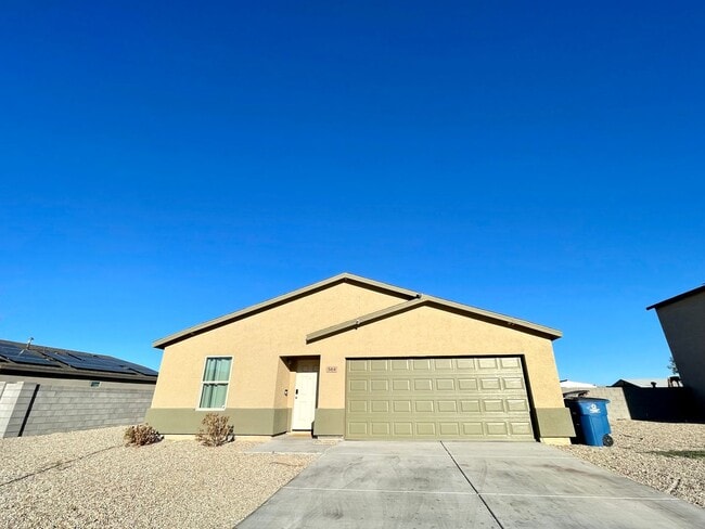 564 Holly St in Bullhead City, AZ - Building Photo - Building Photo