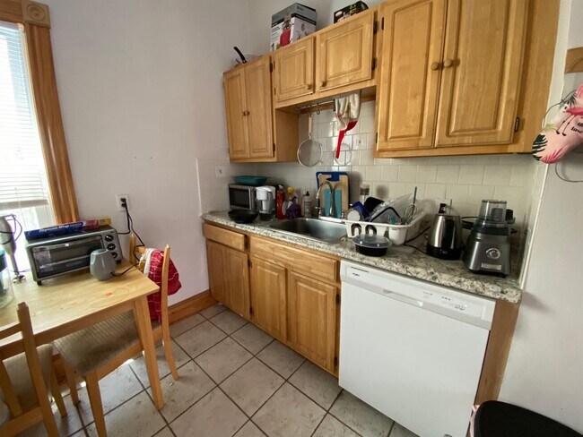 9 Cameron Ave, Unit 1 in Somerville, MA - Foto de edificio - Building Photo