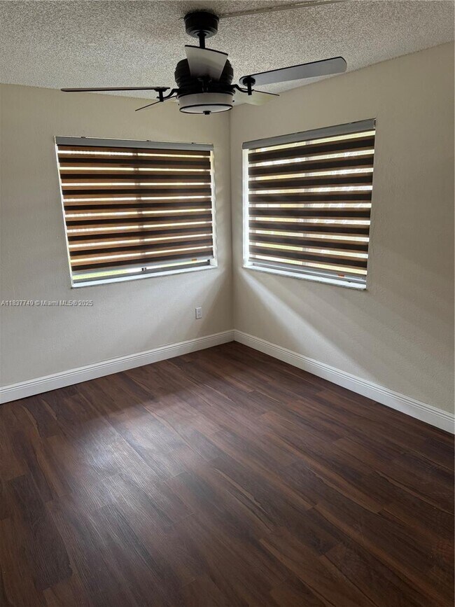 600 NW 214th St in Miami Gardens, FL - Building Photo - Building Photo