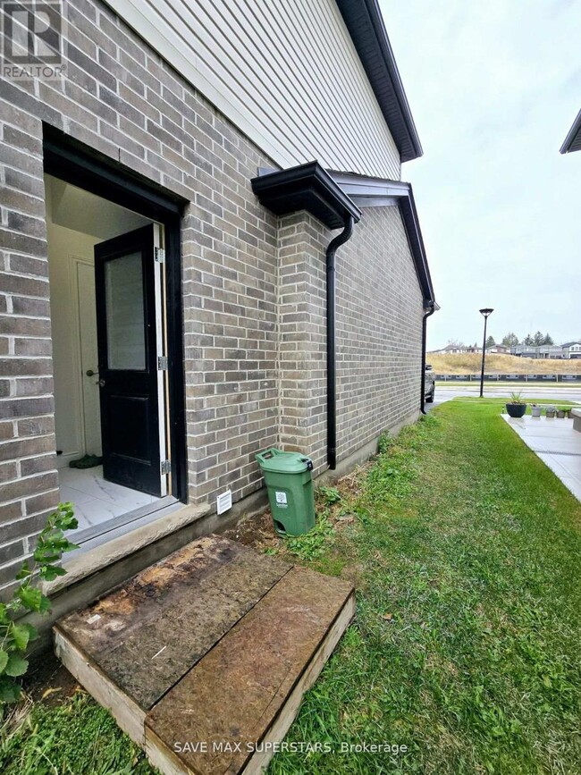 201 Roy McDonald Dr in London, ON - Building Photo - Building Photo