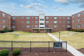 Seventy Grove Hill Condominiums in New Britain, CT - Building Photo - Building Photo