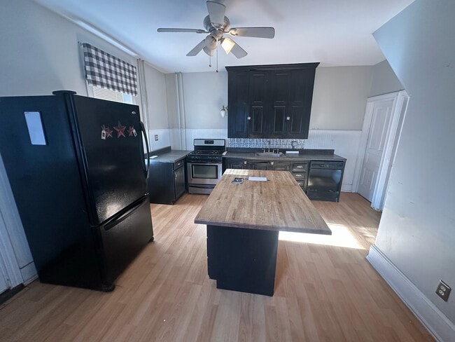 28 S Charles St in Red Lion, PA - Building Photo - Building Photo