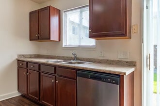 Hyde Park Townhomes in Columbus, OH - Building Photo - Interior Photo