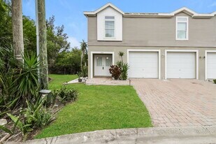 7647 Navigator Ct in Port Richey, FL - Building Photo