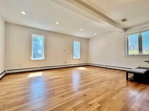 57 Violet Pl in Rhinebeck, NY - Building Photo - Building Photo