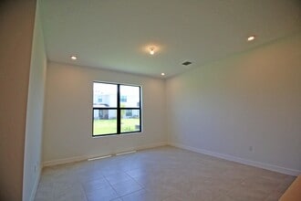 14050 SW Thorens Dr in Port St. Lucie, FL - Building Photo - Building Photo