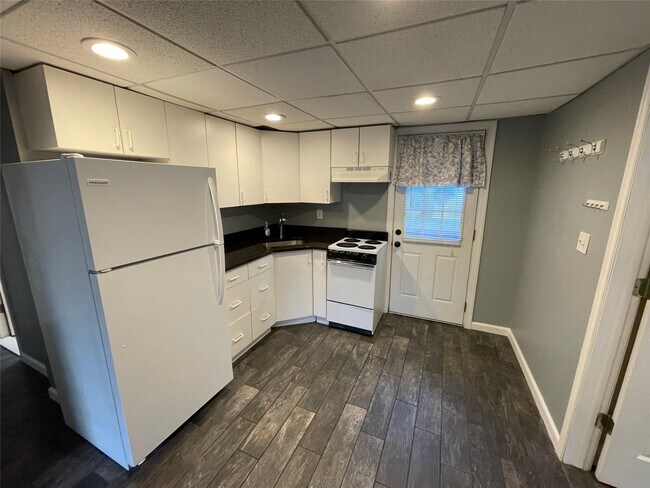 128 15th St in West Babylon, NY - Building Photo - Building Photo