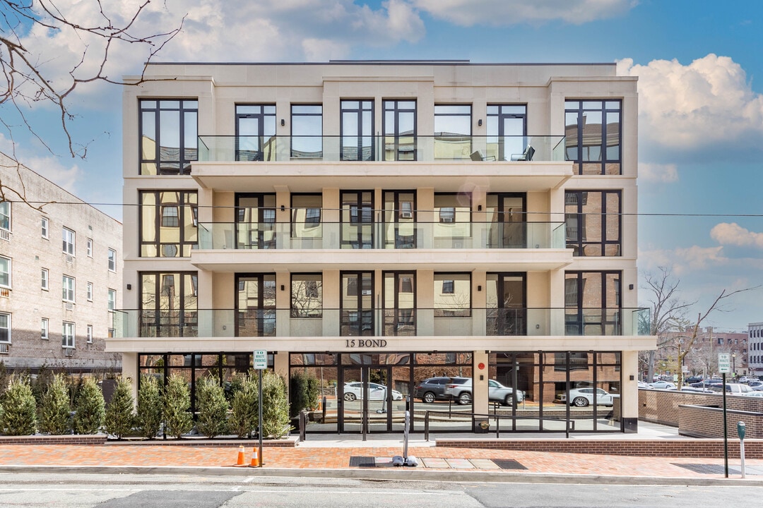15 Bond in Great Neck, NY - Foto de edificio