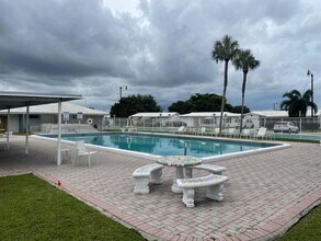 141 NW 24th Ct in Pompano Beach, FL - Building Photo - Building Photo