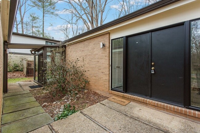 7036 Buxton Terrace in Bethesda, MD - Foto de edificio - Building Photo