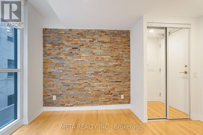 25 Carlton St. in Toronto, ON - Building Photo - Building Photo