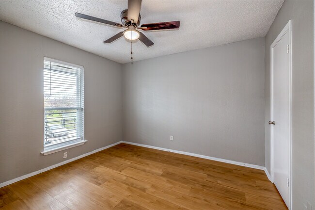 Caldwell Courts in Dallas, TX - Building Photo - Interior Photo