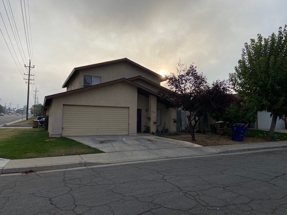 2625 Highland Ct in Bakersfield, CA - Building Photo