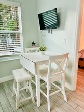 1036 Francis St in West Palm Beach, FL - Foto de edificio - Building Photo