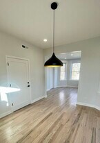 3006 N Troy St, Unit Floor 1 in Chicago, IL - Building Photo