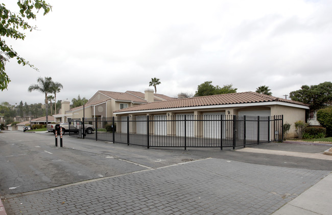 Mountain View Villas in Escondido, CA - Foto de edificio - Building Photo