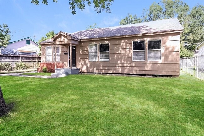 706 E Humble St in Baytown, TX - Building Photo - Building Photo