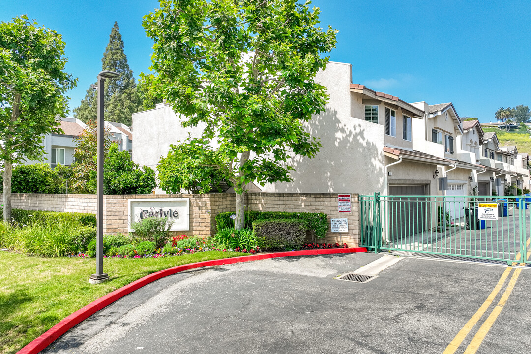 Carlyle in Canoga Park, CA - Foto de edificio