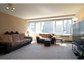 211 E Ohio St, Unit 1814 in Chicago, IL - Building Photo - Building Photo