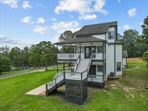 401 Paradise Dr in Coldspring, TX - Building Photo - Building Photo