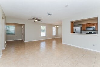 1248 Hanover Ct in Spring Hill, FL - Building Photo - Building Photo