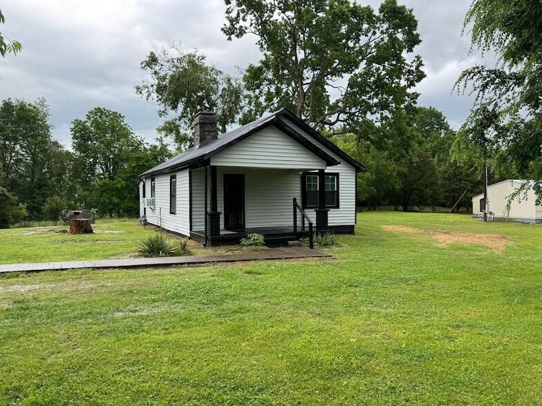 7427 Carthage Hwy in Lebanon, TN - Building Photo