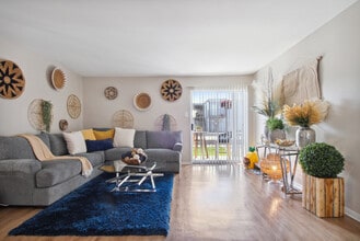 Summerfield Apartment Homes in Harvey, LA - Foto de edificio - Building Photo