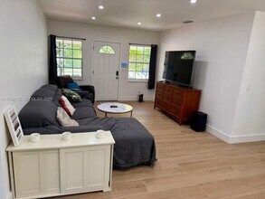 15800 NE 15th Ave in North Miami Beach, FL - Building Photo - Building Photo