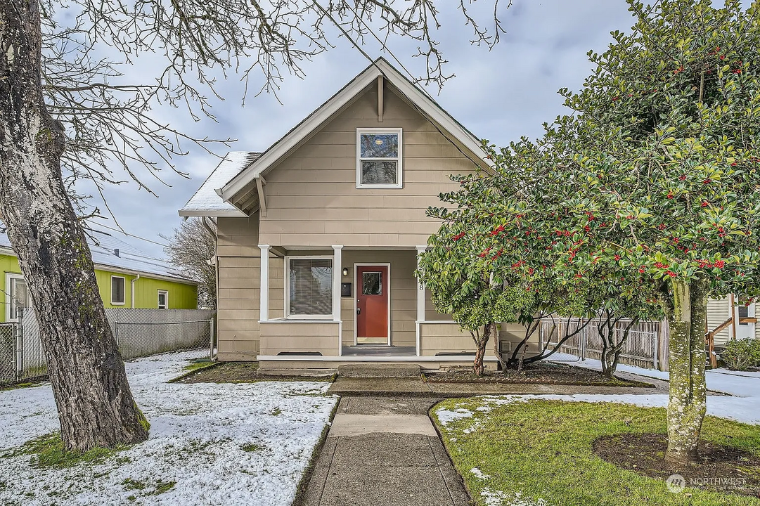 6838 S Park Ave in Tacoma, WA - Foto de edificio