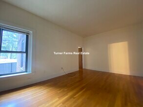 1386A Beacon St, Unit 4 in Brookline, MA - Foto de edificio - Building Photo