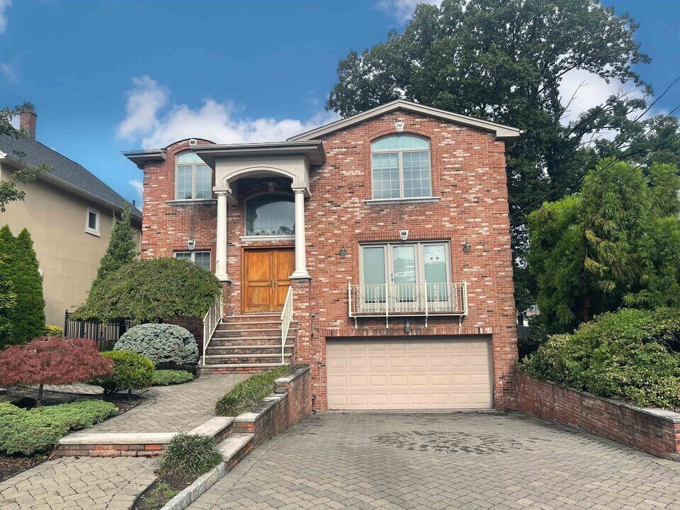 13 1st St in Englewood Cliffs, NJ - Building Photo