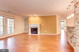 6101 Wigmore Ln in Alexandria, VA - Building Photo