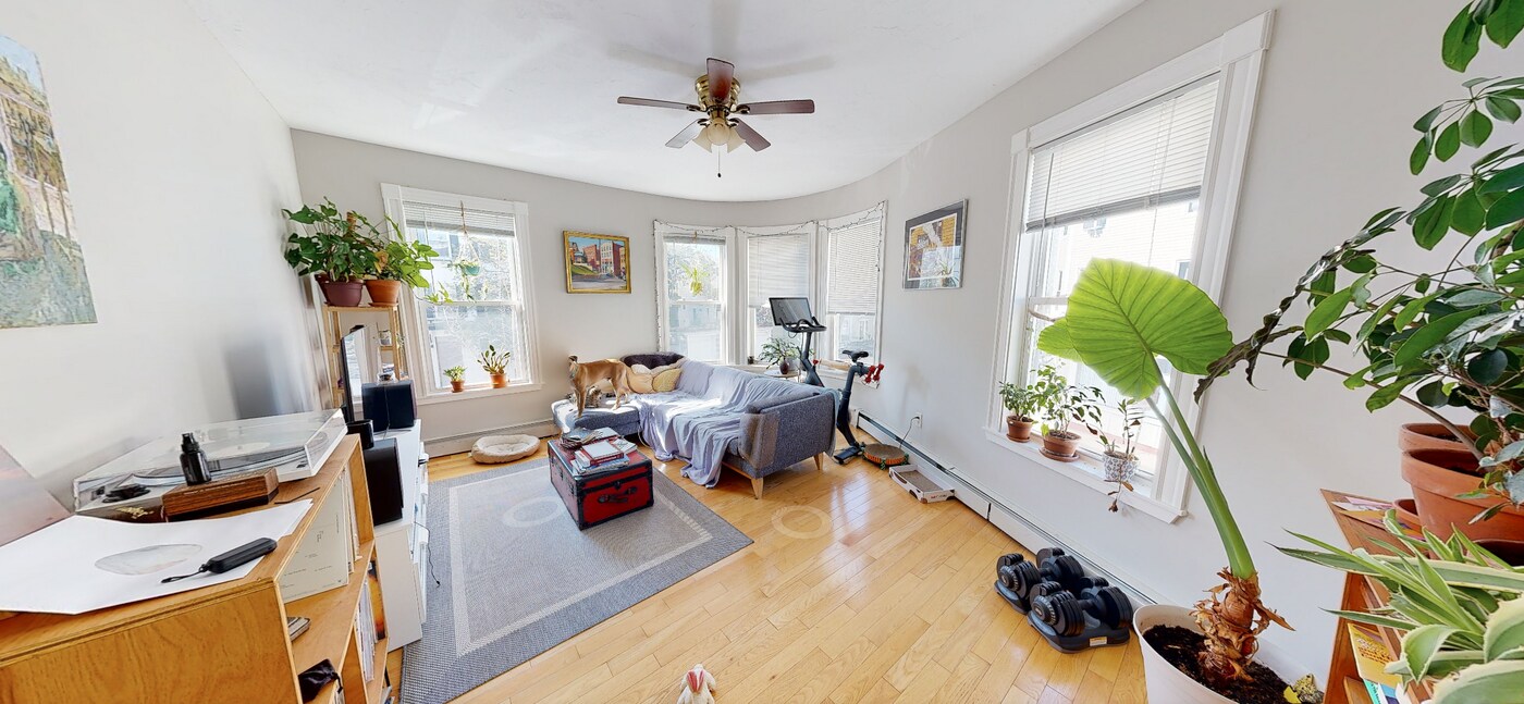 33 Pleasant St, Unit 2 in Cambridge, MA - Foto de edificio