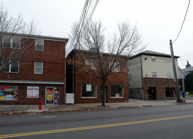 444 Ridge Rd in Lyndhurst, NJ - Building Photo - Building Photo