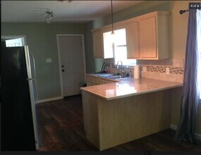 609 West Nettie Avenue, Unit House2 in Kingsville, TX - Foto de edificio - Building Photo