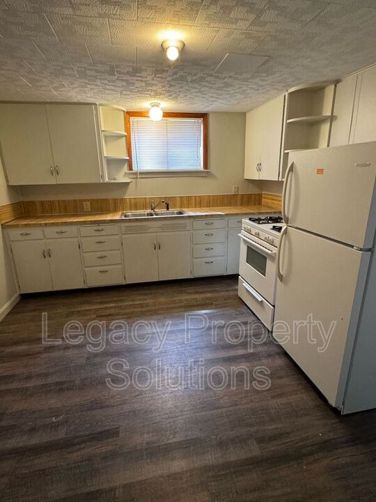 408 2nd Ave NE in Mandan, ND - Foto de edificio