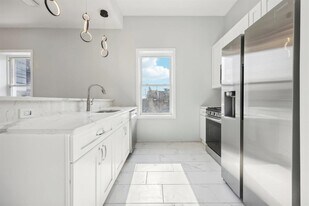 541 70th St in Guttenberg, NJ - Building Photo