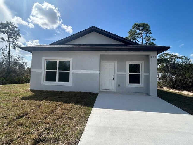830 Wildflower St in Lake Placid, FL - Foto de edificio - Building Photo