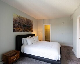 10823 Jasper Ave in Edmonton, AB - Building Photo - Building Photo