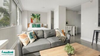 305 Dr. M.L.K. Jr St S in St. Petersburg, FL - Building Photo