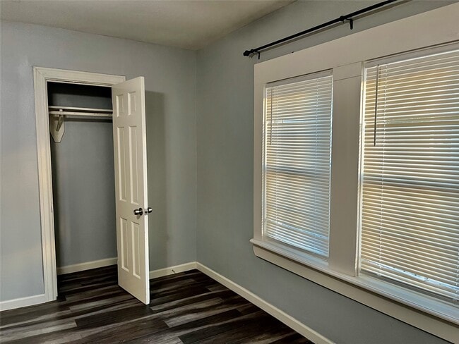 property at 106 N Eastwood St