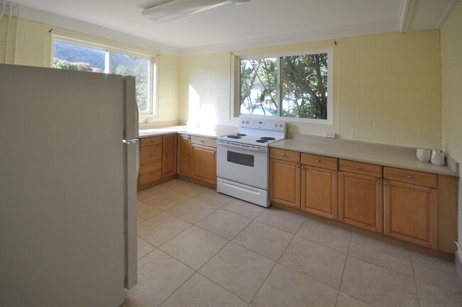 2260 Waiomao Rd in Honolulu, HI - Building Photo - Building Photo