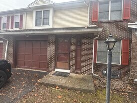 55 Frenchwoods Cir in Rochester, NY - Building Photo