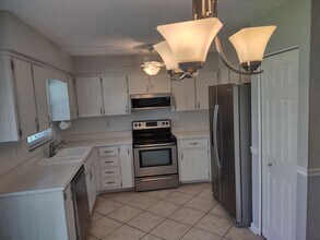 244 Leisure Cir in Port Orange, FL - Building Photo - Building Photo