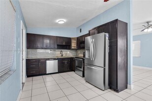 11535 Lincoln Blvd in Miami, FL - Building Photo