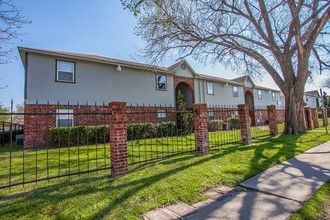 St. James Place in Waco, TX - Foto de edificio - Building Photo