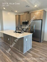 569 N Helm Ln in Clovis, CA - Building Photo - Building Photo